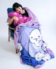 Load image into Gallery viewer, Snuggly Schmoulder Blanket - Queen Sized